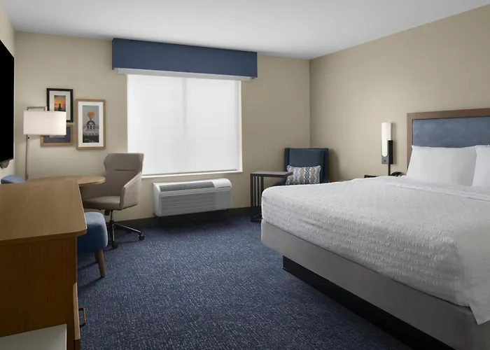 Hampton Inn & Suites By Hilton Long Island Farmingdale